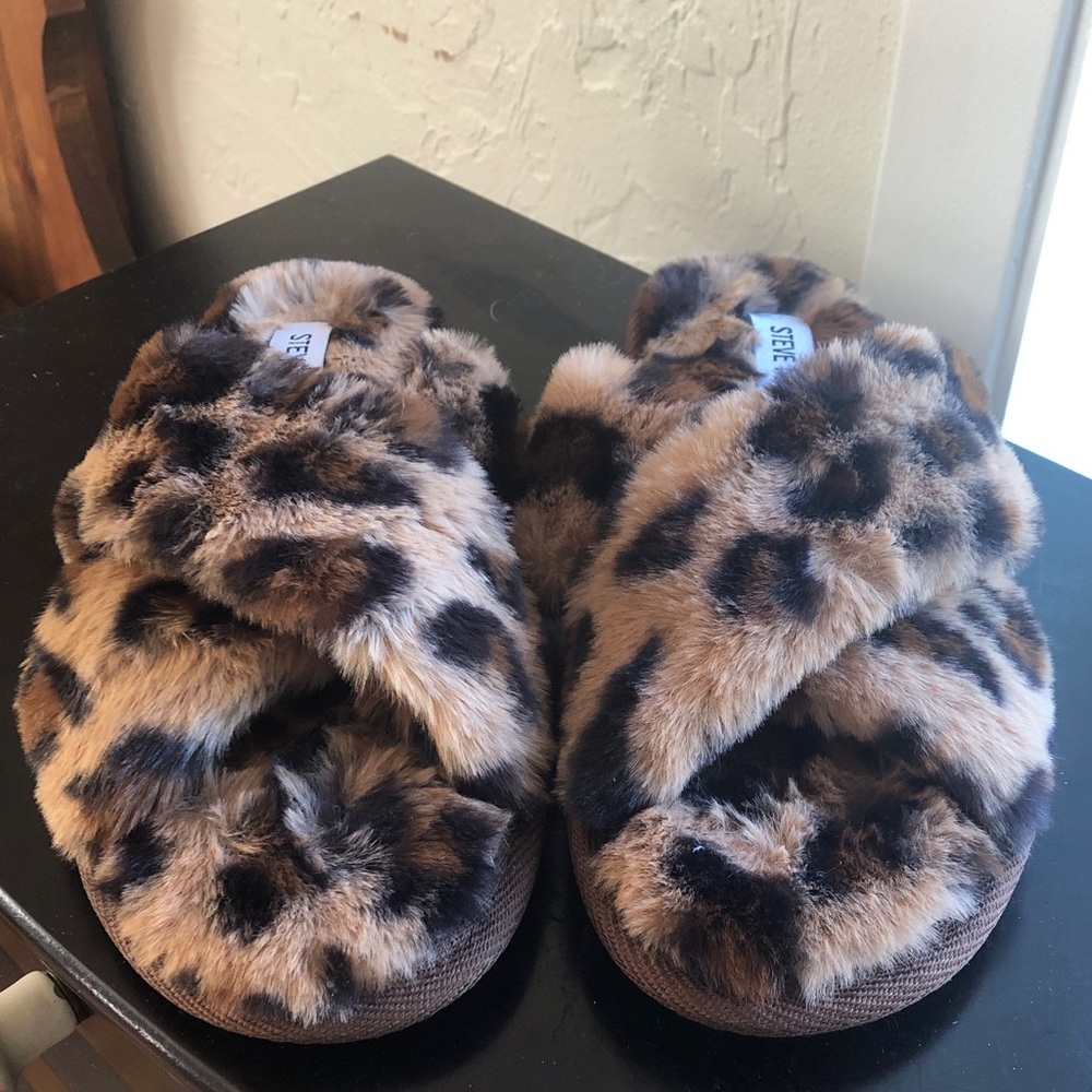 Steve Madden soft animal print slip on slippers
